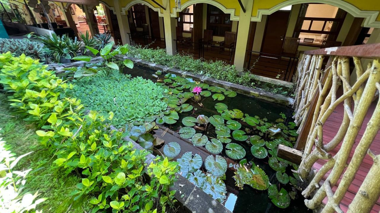 Centro Bajo Hotel&Resto Labuan Bajo Exterior foto